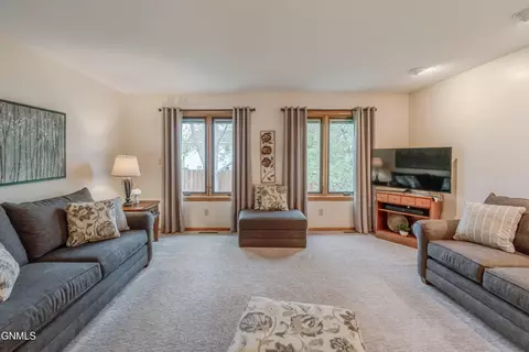 Living - 2701 9th Ave NW, Mandan, ND 58554 photo 3 of 7