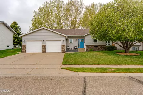 Exterior - 2701 9th Ave NW, Mandan, ND 58554 photo 3 of 16