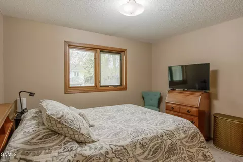 Bedroom - 2701 9th Ave NW, Mandan, ND 58554 photo 1 of 10
