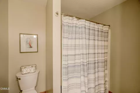 Bath - 2701 9th Ave NW, Mandan, ND 58554 photo 12 of 12