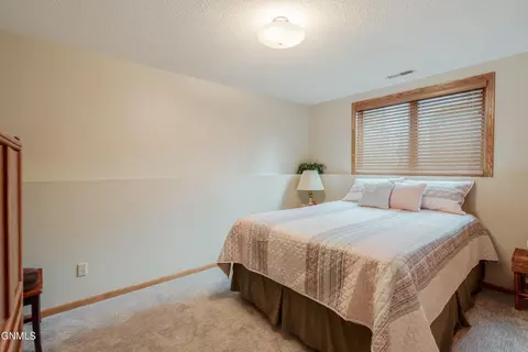 Bedroom - 2701 9th Ave NW, Mandan, ND 58554 photo 8 of 10