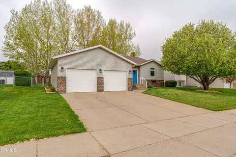 Exterior - 2701 9th Ave NW, Mandan, ND 58554 photo 4 of 16
