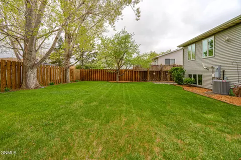 Exterior - 2701 9th Ave NW, Mandan, ND 58554 photo 10 of 16