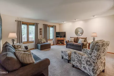 Living - 2701 9th Ave NW, Mandan, ND 58554 photo 2 of 7