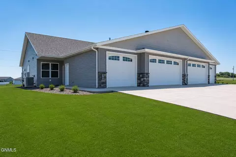 5631 Davies Dr, Bismarck, ND 58503