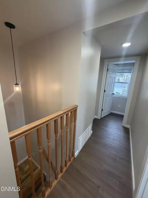 Entry Way - 1402 Main St, Williston, ND 58801 photo 4 of 6