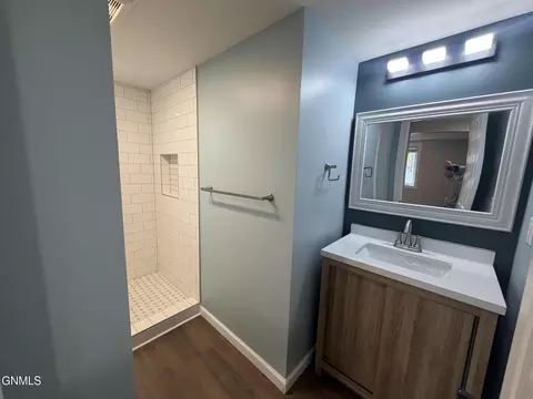 Bath - 1402 Main St, Williston, ND 58801 photo 7 of 10