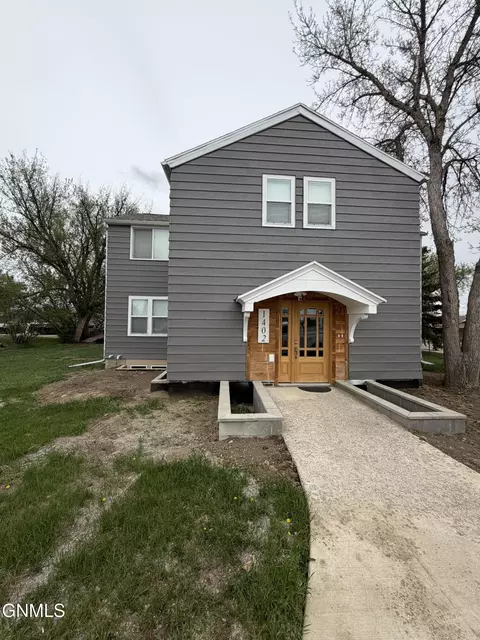 Exterior - 1402 Main St, Williston, ND 58801 photo 2 of 3