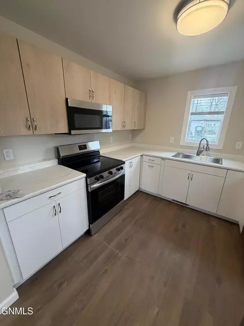 Kitchen - 1402 Main St, Williston, ND 58801 photo 2 of 3