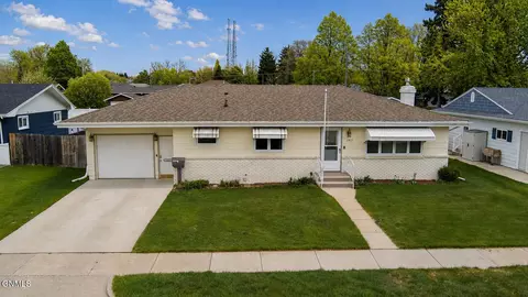 1917 6th St, Bismarck, ND 58501
