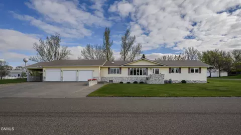 1140 Chestnut Dr, Washburn, ND 58577