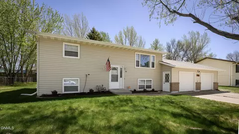 79 Mcdougall Dr, Lincoln, ND 58504