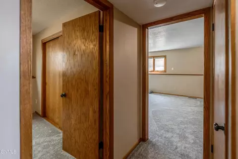 Entry Way - 208 Redstone Dr, Bismarck, ND 58503 photo 5 of 6