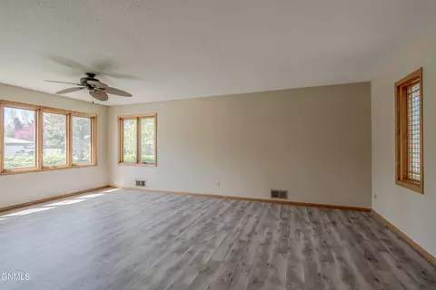 Living - 208 Redstone Dr, Bismarck, ND 58503 photo 1 of 8