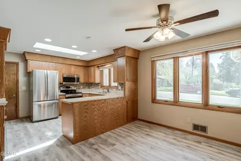 Kitchen - 208 Redstone Dr, Bismarck, ND 58503 photo 10 of 10