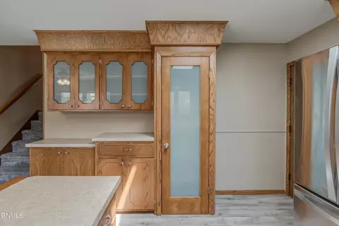 Kitchen - 208 Redstone Dr, Bismarck, ND 58503 photo 4 of 10