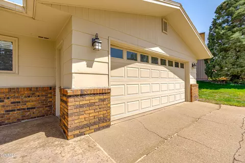 Exterior - 208 Redstone Dr, Bismarck, ND 58503 photo 4 of 12
