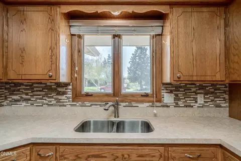 Kitchen - 208 Redstone Dr, Bismarck, ND 58503 photo 8 of 10