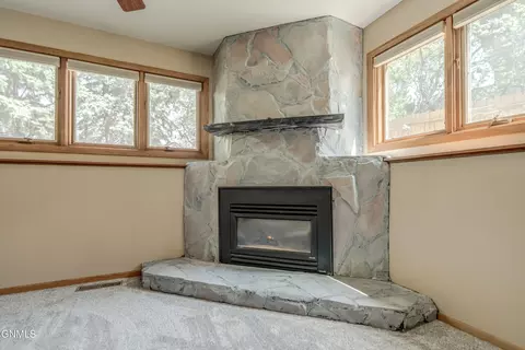 Living - 208 Redstone Dr, Bismarck, ND 58503 photo 6 of 8