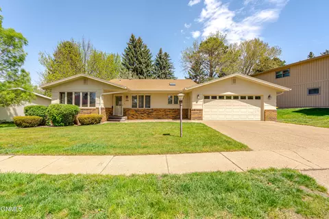Exterior - 208 Redstone Dr, Bismarck, ND 58503 photo 2 of 12