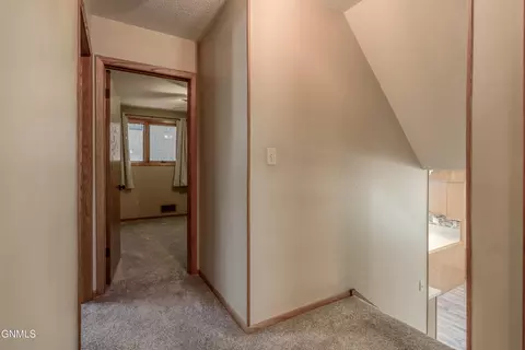 Entry Way - 208 Redstone Dr, Bismarck, ND 58503 photo 3 of 6