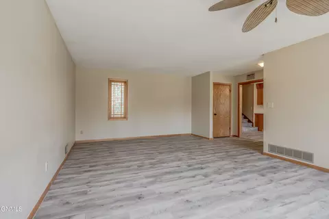 Living - 208 Redstone Dr, Bismarck, ND 58503 photo 4 of 8