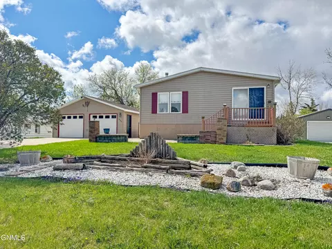 407 Main St, Max, ND 58759