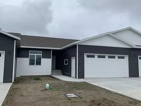 707 Calvert Dr, Bismarck, ND 58503
