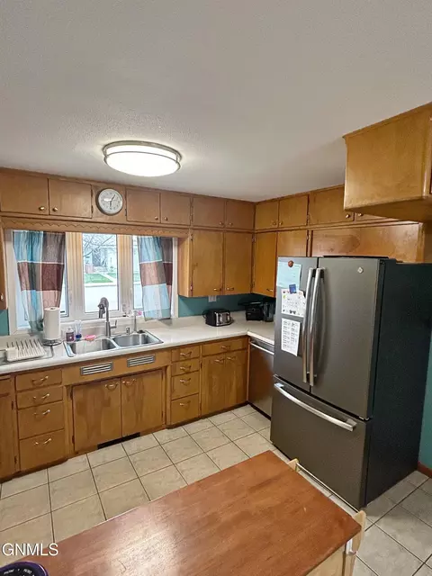 Kitchen - 1238 7th Ave W, Williston, ND 58801 photo 3 of 8
