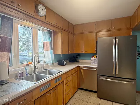 Kitchen - 1238 7th Ave W, Williston, ND 58801 photo 6 of 8