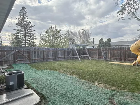 Exterior - 1238 7th Ave W, Williston, ND 58801 photo 13 of 20