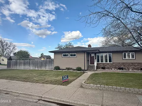 Exterior - 1238 7th Ave W, Williston, ND 58801 photo 2 of 20