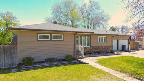 Exterior - 1238 7th Ave W, Williston, ND 58801 photo 7 of 20