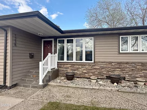 Exterior - 1238 7th Ave W, Williston, ND 58801 photo 6 of 20