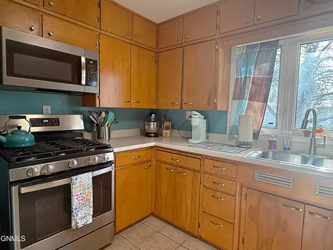 Kitchen - 1238 7th Ave W, Williston, ND 58801 photo 5 of 8