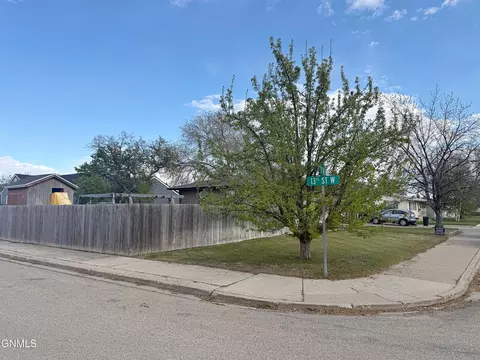 Exterior - 1238 7th Ave W, Williston, ND 58801 photo 16 of 20
