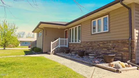 Exterior - 1238 7th Ave W, Williston, ND 58801 photo 8 of 20