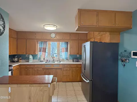 Kitchen - 1238 7th Ave W, Williston, ND 58801 photo 2 of 8