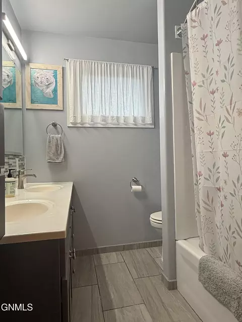 Bath - 1238 7th Ave W, Williston, ND 58801 photo 2 of 6