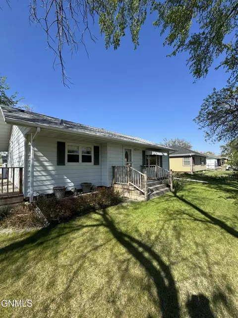 401 13th St NE, Jamestown, ND 58401