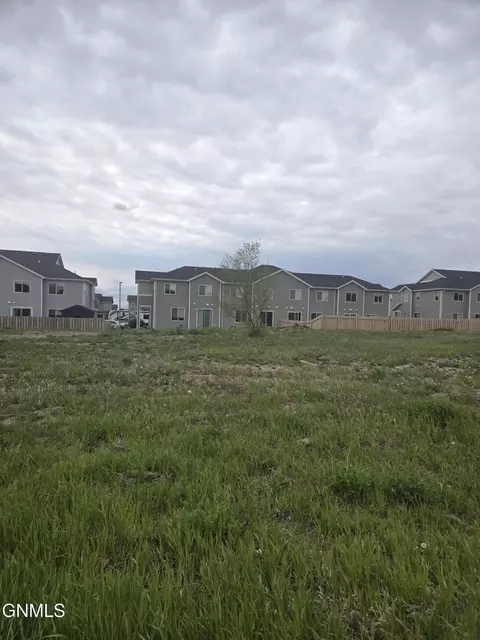 2731 29th St W, Williston, ND 58801