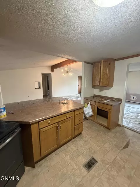 3317 9th Ave E, Williston, ND 58801 photo 10