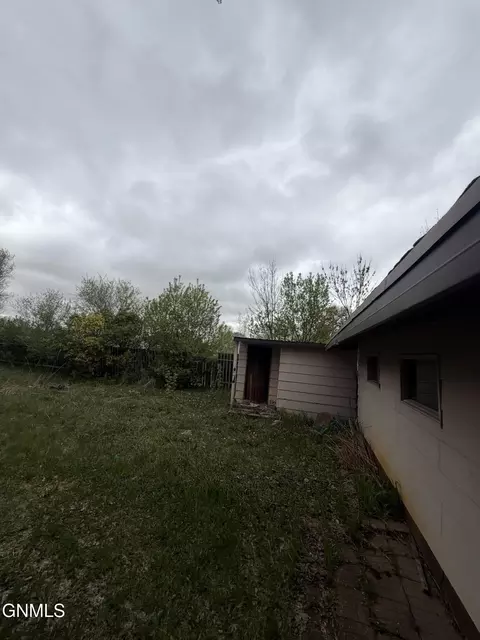 3317 9th Ave E, Williston, ND 58801 photo 16
