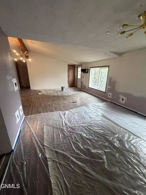 3317 9th Ave E, Williston, ND 58801 photo 9
