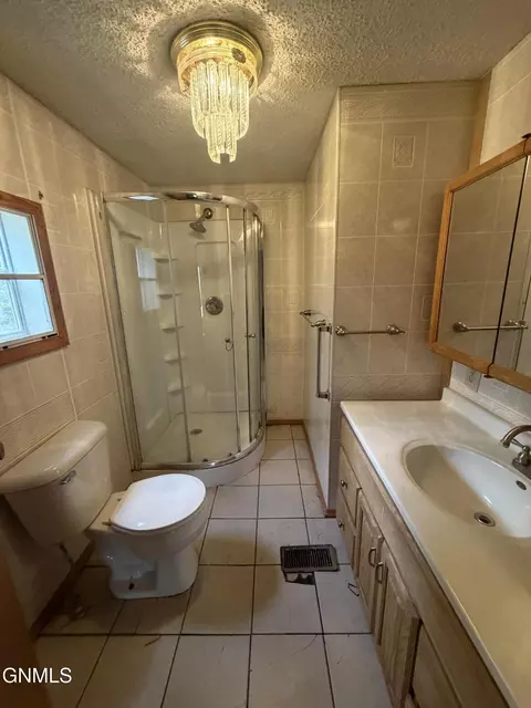 3317 9th Ave E, Williston, ND 58801 photo 7