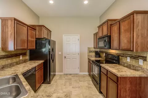 3218 Vantassel Dr, Bismarck, ND 58501 photo 14