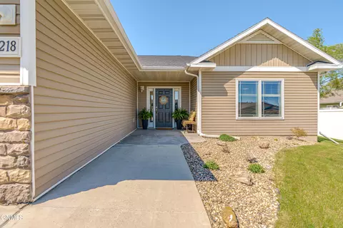 3218 Vantassel Dr, Bismarck, ND 58501 photo 4