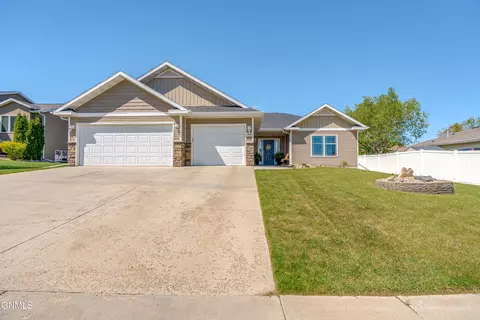 3218 Vantassel Dr, Bismarck, ND 58501