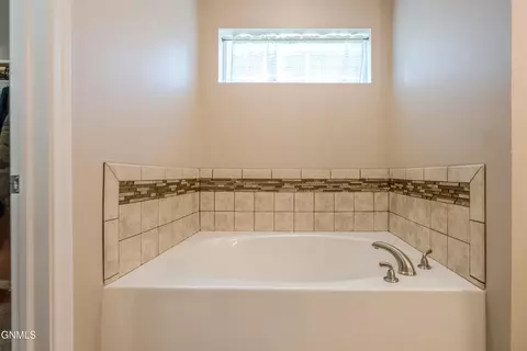 3218 Vantassel Dr, Bismarck, ND 58501 photo 32