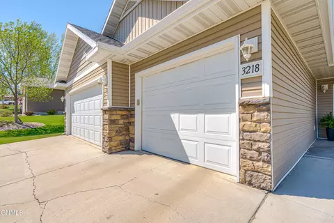 3218 Vantassel Dr, Bismarck, ND 58501 photo 3